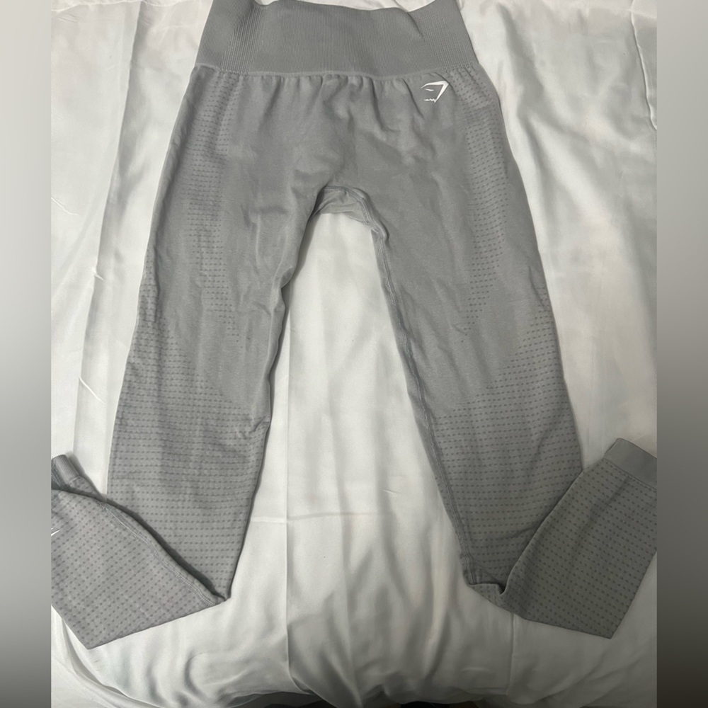 Women's Gymshark Light Gray Seamless Cropped Athletic Leggings Pants sz S